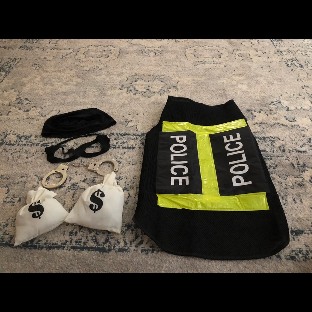 Robber and police dog costumes!